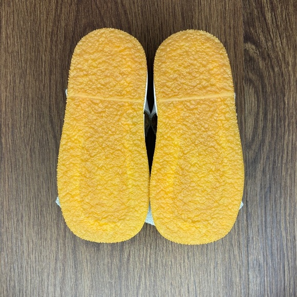 🔥🔥🔥White Sandals with Decorative Bows and Ankle Straps Size: 7C US/ 23EU🔥🔥🔥 - Picture 3 of 6